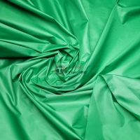 Тканина плащова Лаке (зелена)